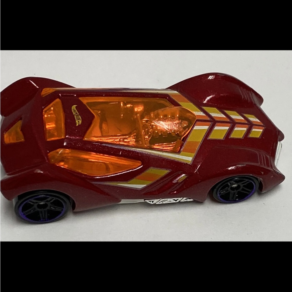 Hot Wheels Diecast 2015 Mattel Sinistra, Red/Orange 2.5”x 1.25”
